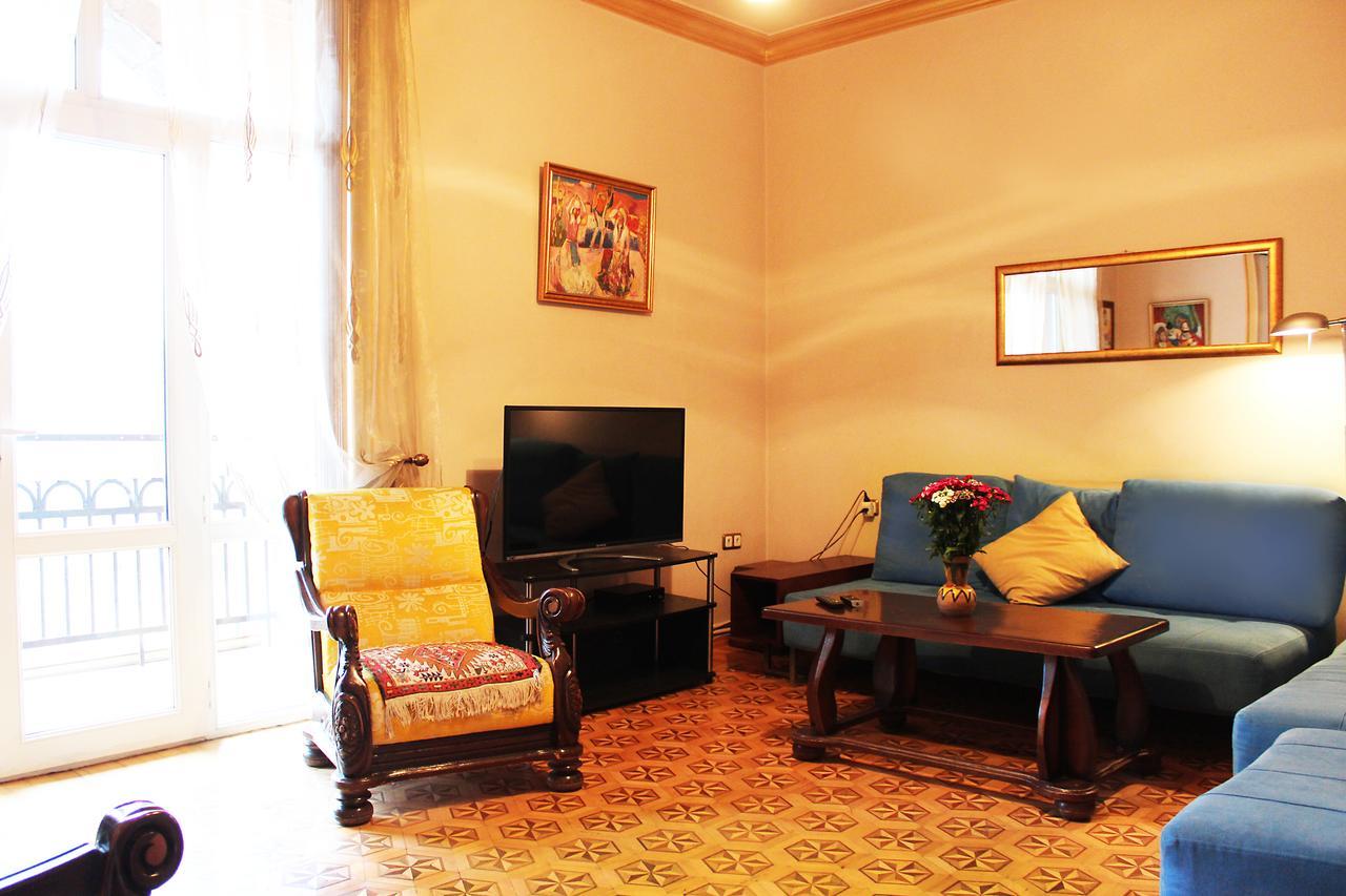 Vivid 2 Bedroom Apt. Jerevan Buitenkant foto