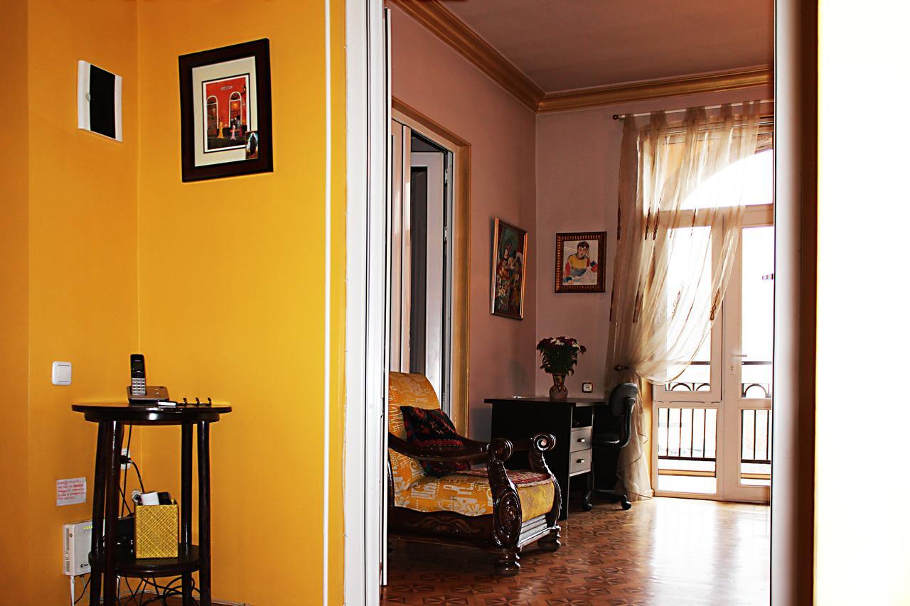 Vivid 2 Bedroom Apt. Jerevan Buitenkant foto