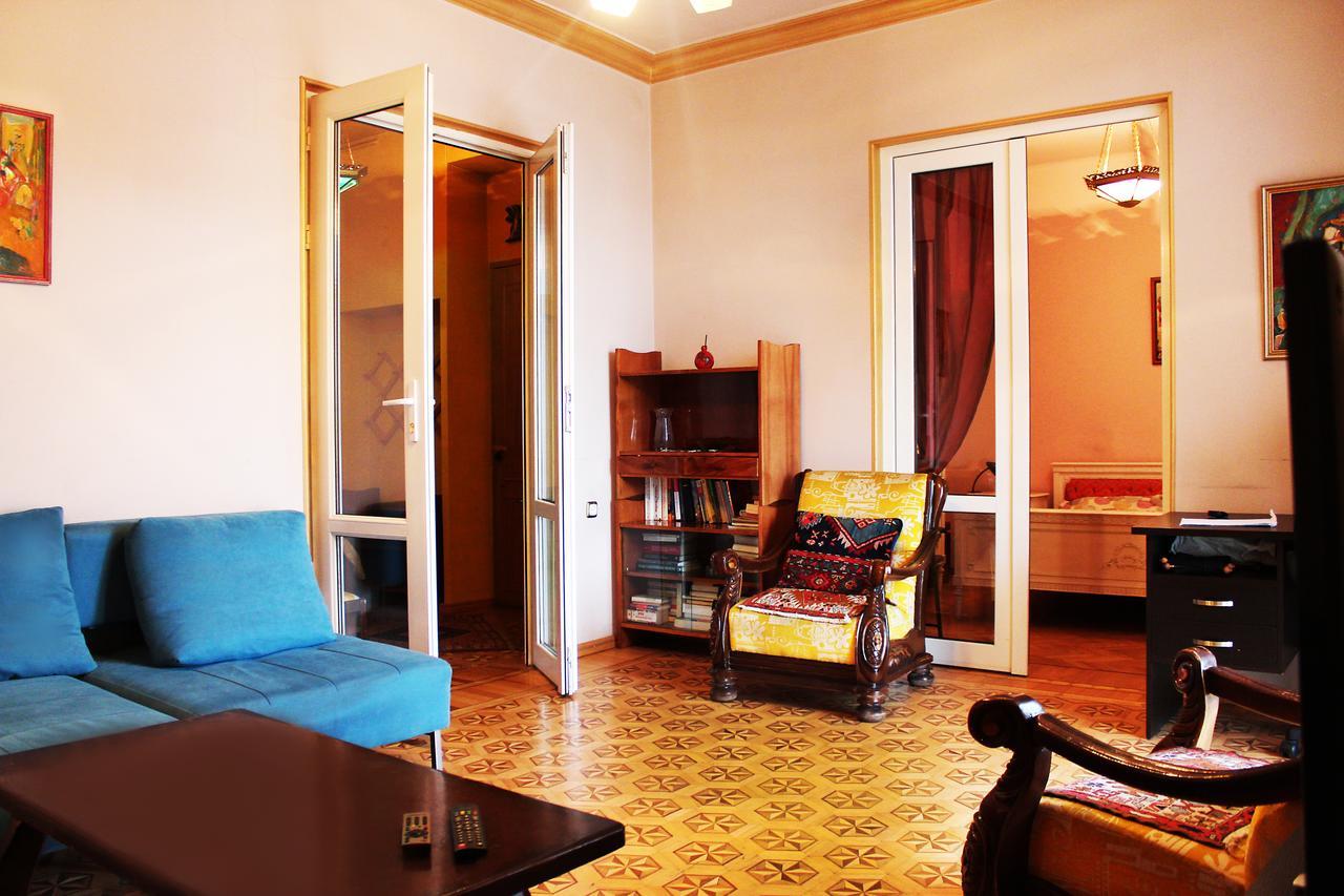 Vivid 2 Bedroom Apt. Jerevan Buitenkant foto